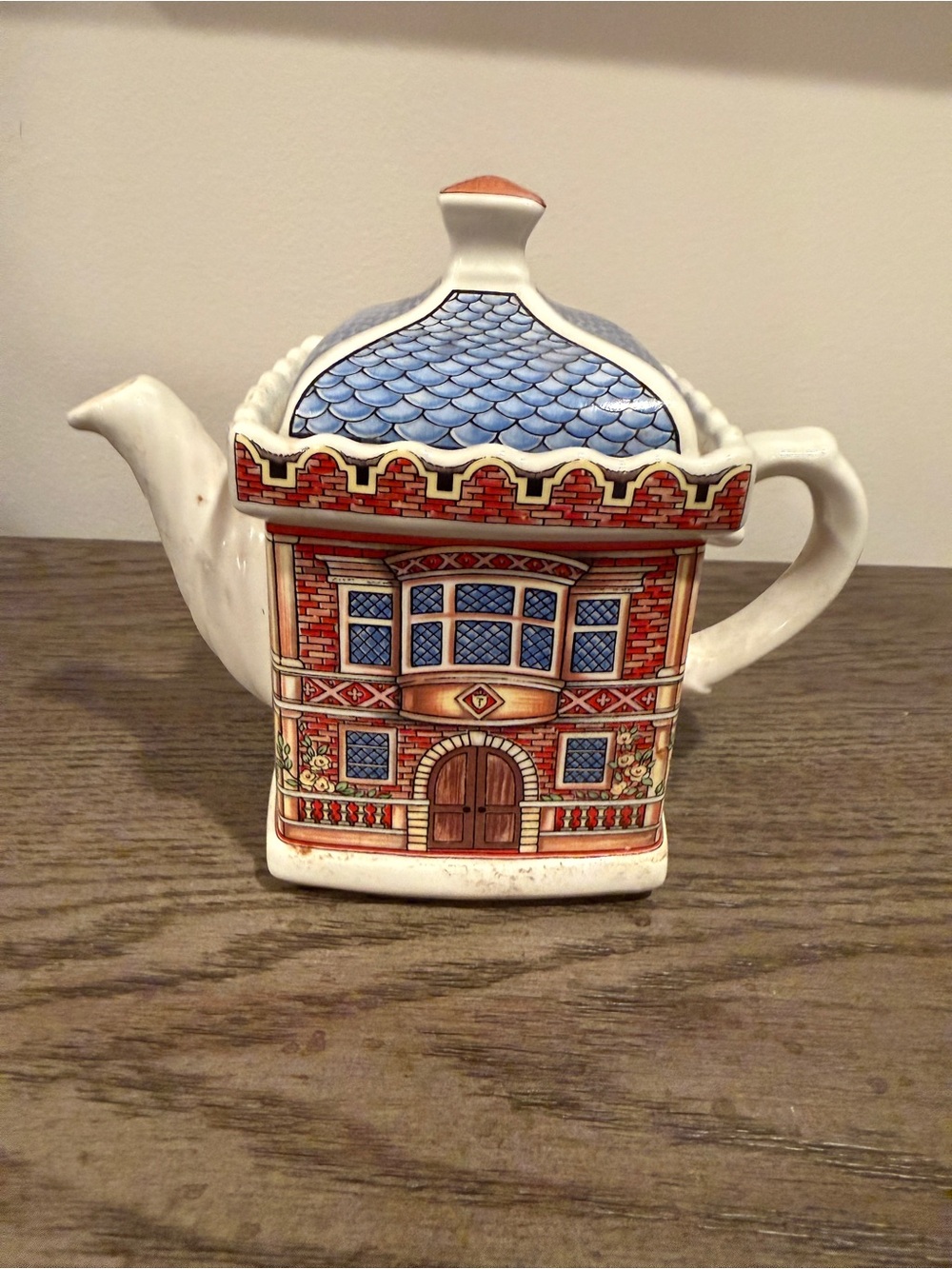 Sadler English Country Houses Teapot Elizabethan House English Porcelain